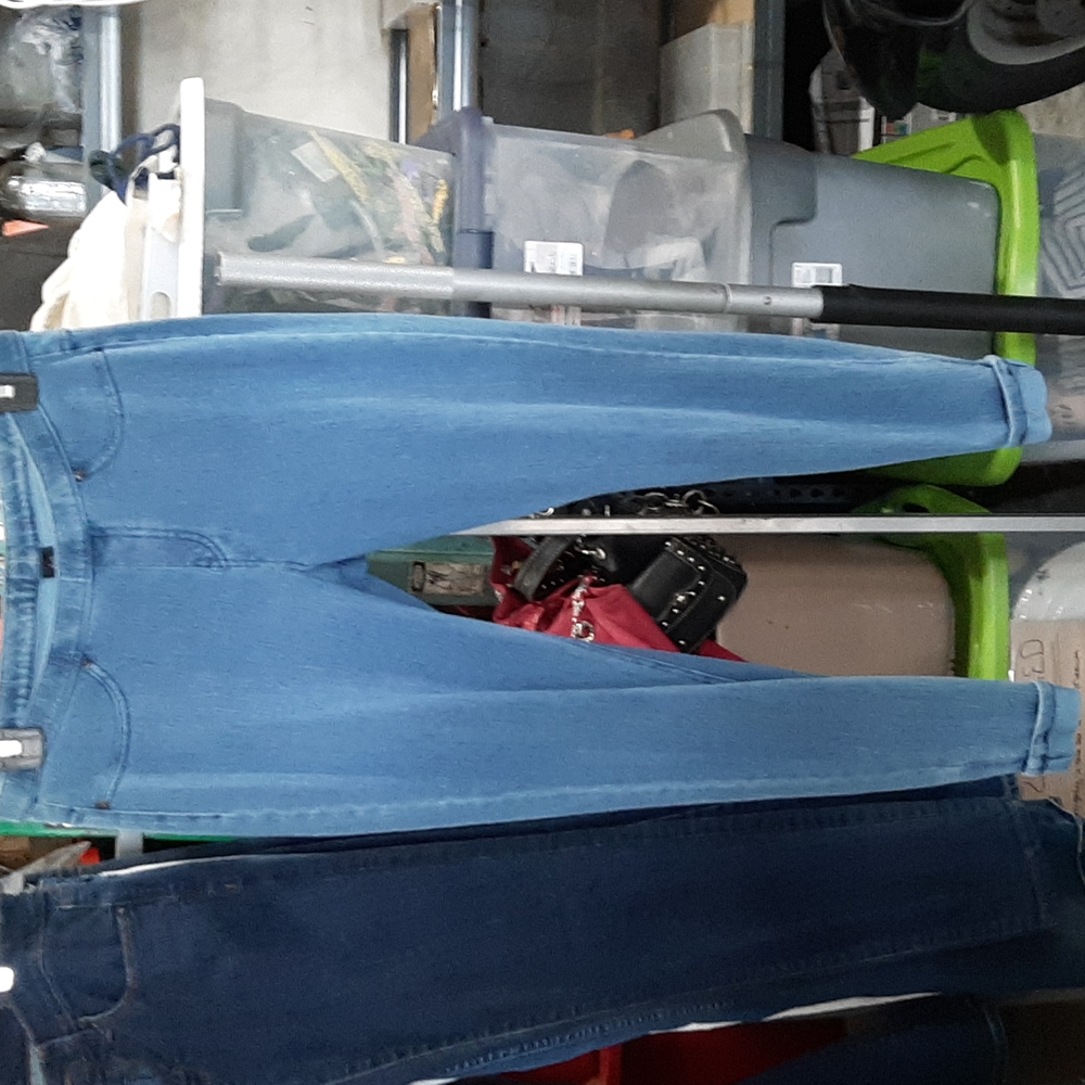 HUE Cuffed Jeans Size Medium